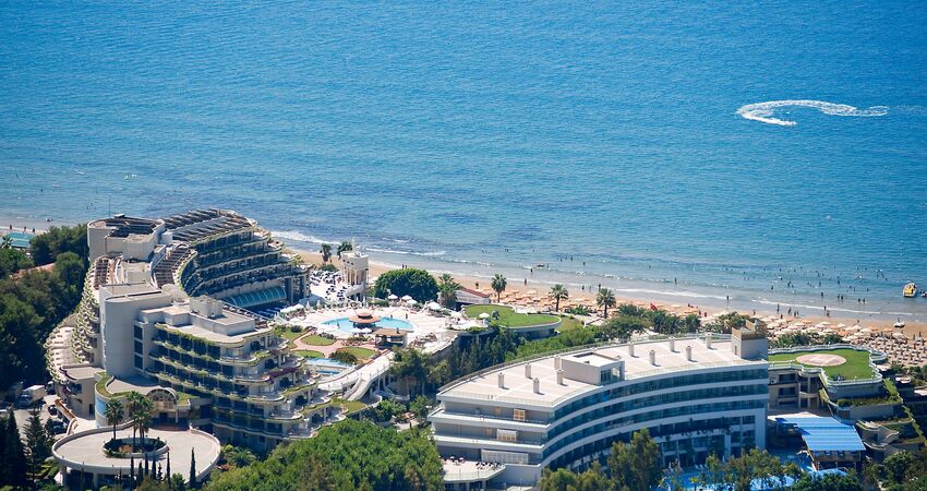 Crystal Sunrise Queen Luxury Resort
