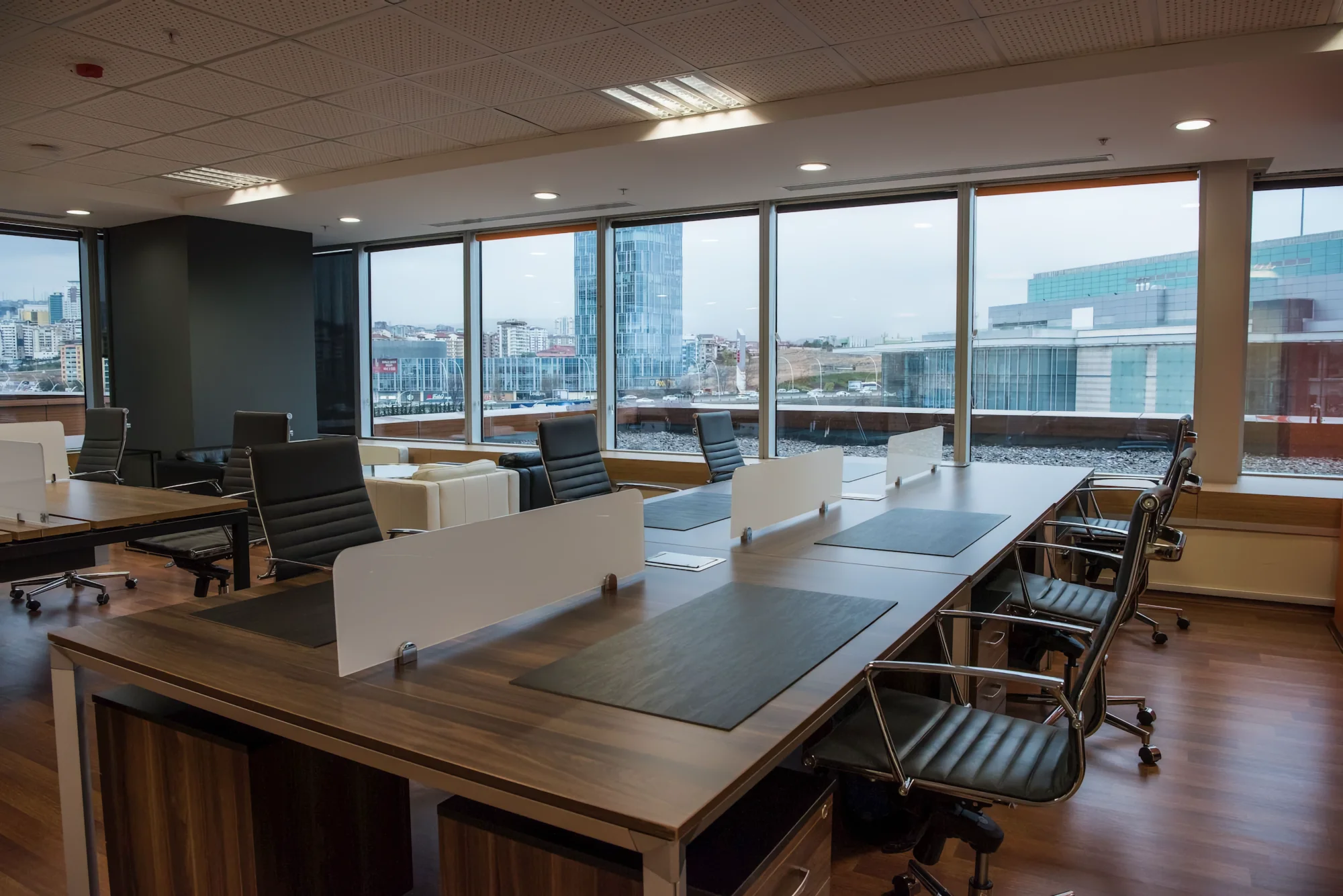 Koç Kuleleri Ofis / Çarşı