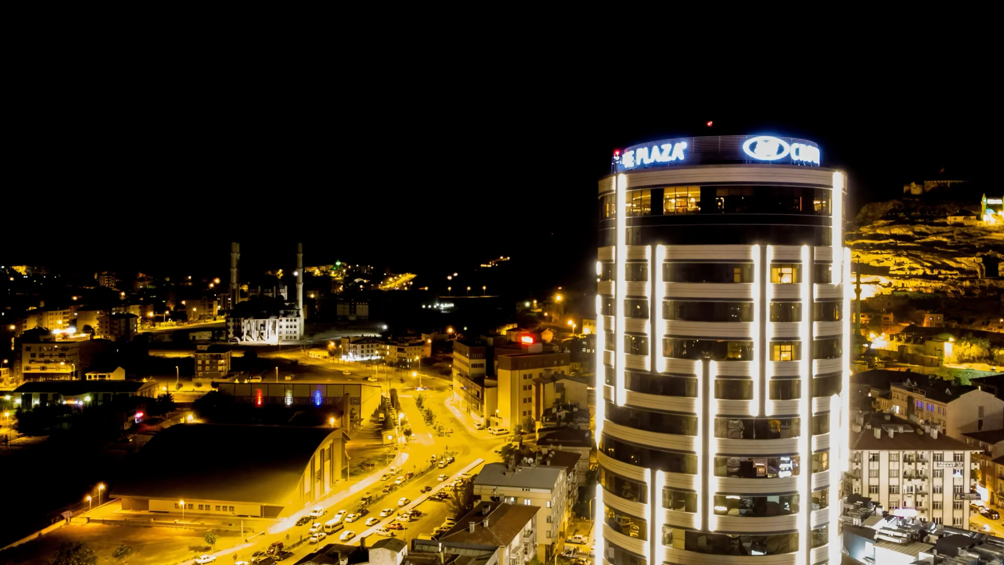 Nissara Avm Ve Crown Plaza Otel