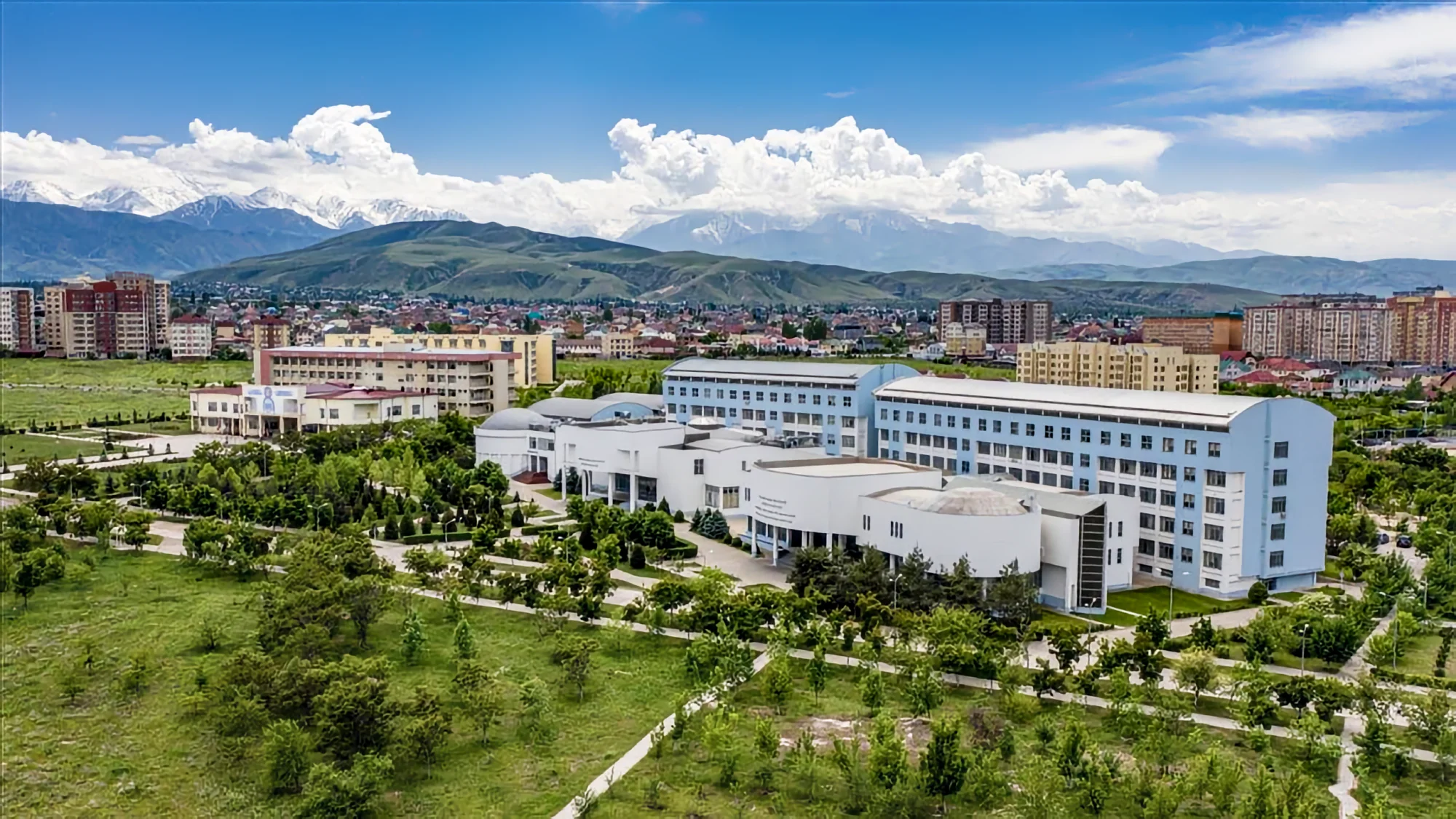 Manas Üniversitesi Kampüs Binaları