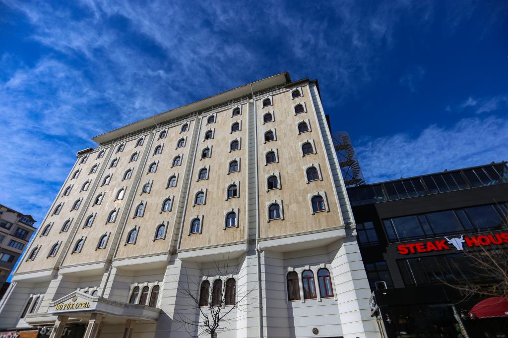 Büyük Otel