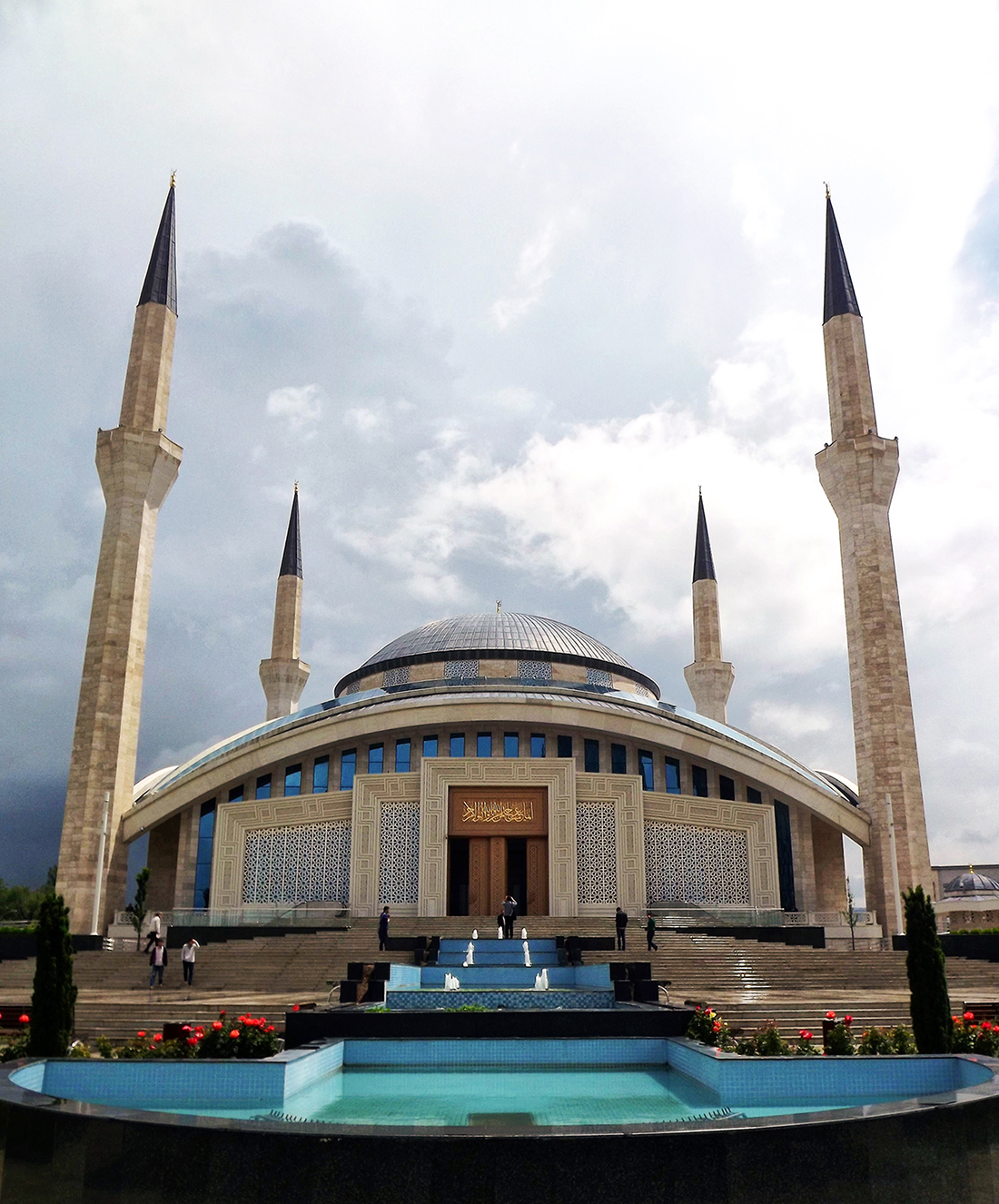AHMET HAMDİ AKSEKİ CAMİİ